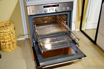 Siemens nerezový vestavný sporák HE23U532, ližiny - 4