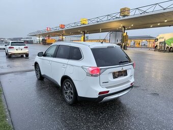 Outlander 2.2 nafta 2014 rok - 4