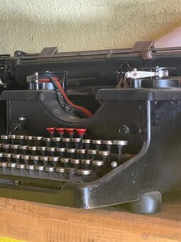 Staré psací stroje a váhy - 4