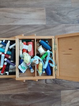 Dřevěná retro krabička se šitím - 4