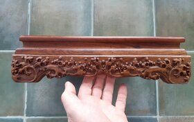 vyřezávaný stoleček nebo podstavec - 4