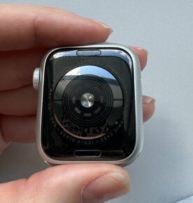 Apple Watch Series 5, Silver Aluminum Case, 40mm - 4