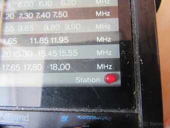 Nabízím retro radio . Nejde ladění stanic. Chybí antena. Pro - 4