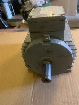Elektromotor380/220voltù .1,5kw - 4
