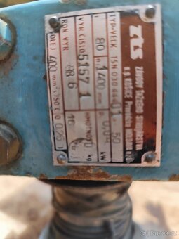 Elektromotor s převodovkou a navijákem. - 4