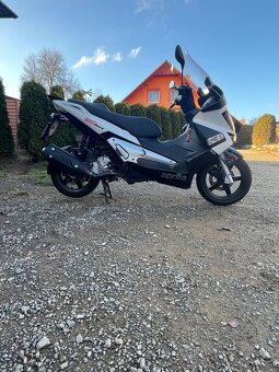 Aprilia sr max 300. - 4
