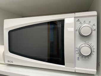 Malá lednička s mrazákem HISENSE - 4