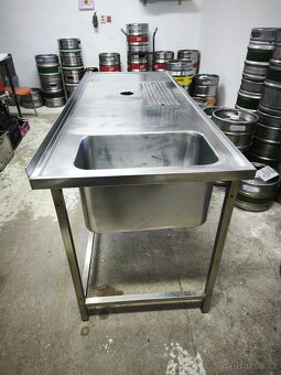 Nerezový výčepní stůl č.9 - 4