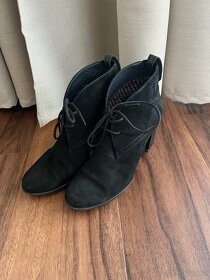 Kotníkové kožené černé boty na podpatku Tommy Hilfiger - 4