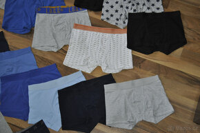 13 kusů boxerek Zara, H&M,vel. 10-12 let, zdarma 2x pyžamové - 4