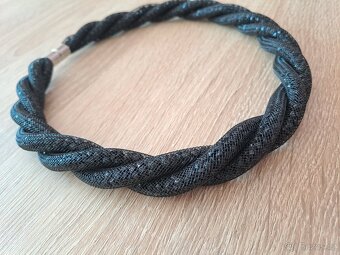 Černý třpytivý náhrdelník s magnetickým zapínáním - 4