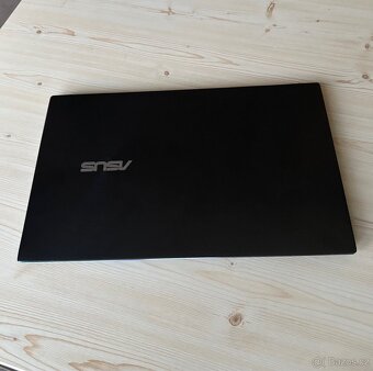 ASUS ZenBook 14 s 16 GB RAM a 1 TB SSD - 4