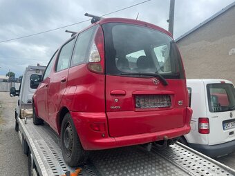 Toyota Yaris verso 1,5 77Kw - 4