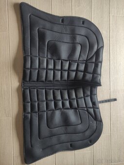 Podsedlová dečka Manmat, barokní s cípem, černá - 4