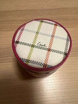 Cestovní adaptér COACH World Travel Adapter + pouzdro Coach - 4