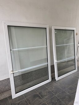Okno plastové (bez rámu) - 2 kusy - 4