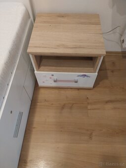 Postel+noční stolek - 4