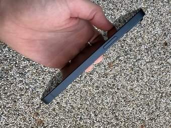 IPhone 14 - baterie 94% - 4