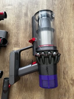 Dyson V10 - 4