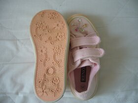 Prodám dívčí plátěné boty - 4