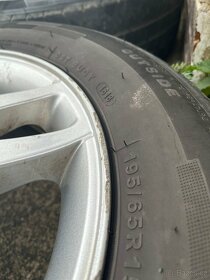 Prodám ALU kola s letními pneu - 195/65R15 SEAT - 4