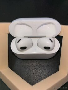 Apple Airpods 3 s Magsafe pouzdrem - 4