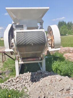 Drtič kamene, betonu , stavební suti - 4