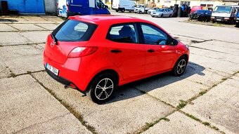 mazda 2 1.3 Najeto 95000 ( velmi pekny stav ) - 4