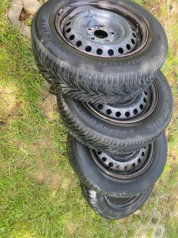 Zimní pneu 195/65 r15 Bf goodfich na discich Renault - 4