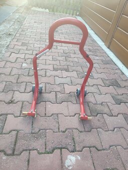 Stojan na motorku pod zadní rolny - 4