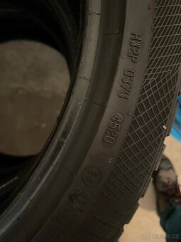 Prodám zimní pneumatiky 225/45 R18 (sada 4 ks) - 4