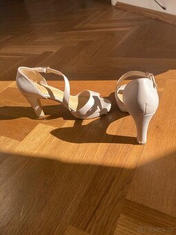 Kožené sandále na podpatku - 4