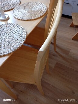 Jidelni stul a 4 zidle - 4