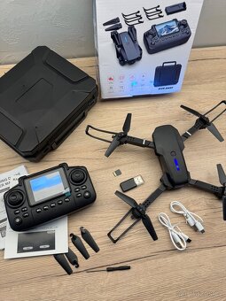 Dron se stabilizací a displejem - 4