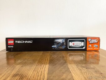 nové Lego Technic 42042 Pásový jeřáb - 4