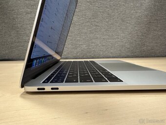MacBook Pro 13" 2017 /8GB/ Intel I5/ 128 GB SSD - 4