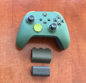 2x Xbox Wireless Controller + 1x Xbox Elite Series 2 - 4
