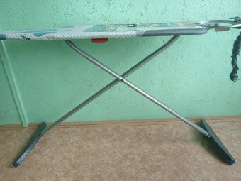 NOVÉ velké žehlící prkno VILEDA se zásuvkou - 4