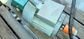 Elektromotor 550W včetně kabelu 16m + vypínač - 4