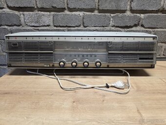 Staré rádio Hitachi - 4
