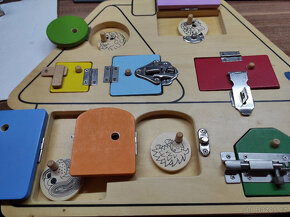 SMALL FOOT domek se zámky - 4