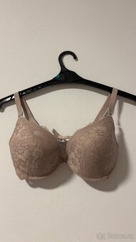 Více oblečení - 4