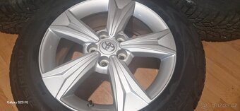 Predám zimnú sadu Toyota CH-R 5x114,3 R17 ,215/60 R17 - 4