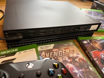 Xbox One X + 5 her + 2 originální ovladače - 4