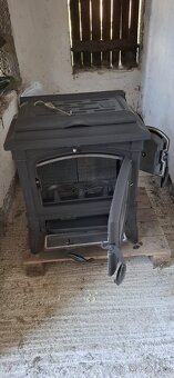 Prodám litinová kamna La Nordica Isetta Evo 4.0 černá - 4