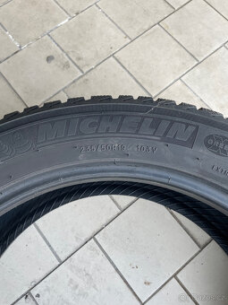 Prodám zimní pneu 235/50 R19 Michelin - 4