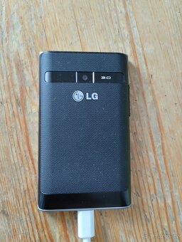 Mobilní telefon LG - 4