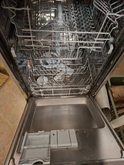 Vestavěná myčka nádobí 60cm šíře AEG-ELEKTROLUX - 4