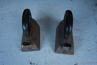 Stará žehlička na el. - 4