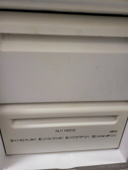 dvoudvéřová lednice 140cm Zanussi - 4